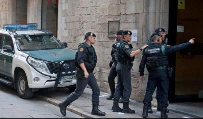 VATRENA UVERTIRA REFERENDUMA U KATALONIJI: Bačen molotovljev koktel na policijsku stanicu nadomak Barselone!