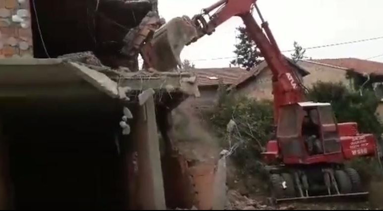 (VIDEO) BORBA S DIVLJOM GRADNJOM! Pogledajte kako se ruše nelegalno sagrađeni objekti na Paliluli!