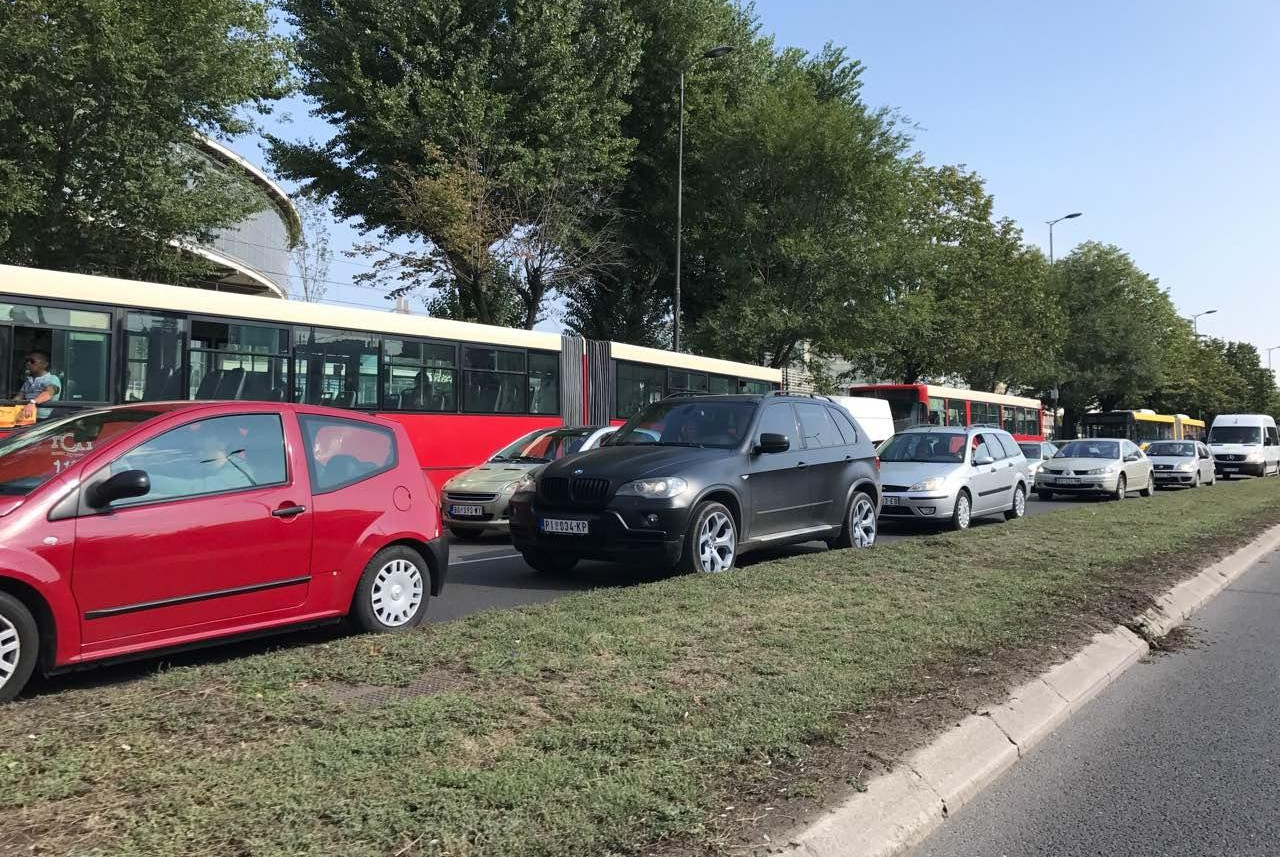 KOLAPS NA OBRENOVAČKOM PUTU: Lančani sudar pet vozila kod Umke!