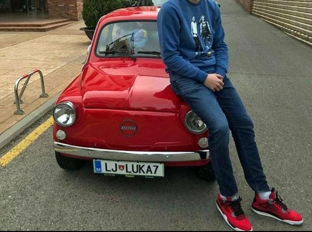 (FOTO) NE IDE DA PRVAK EVROPE VOZI FIĆU! Luka Dončić se častio besnim autom!