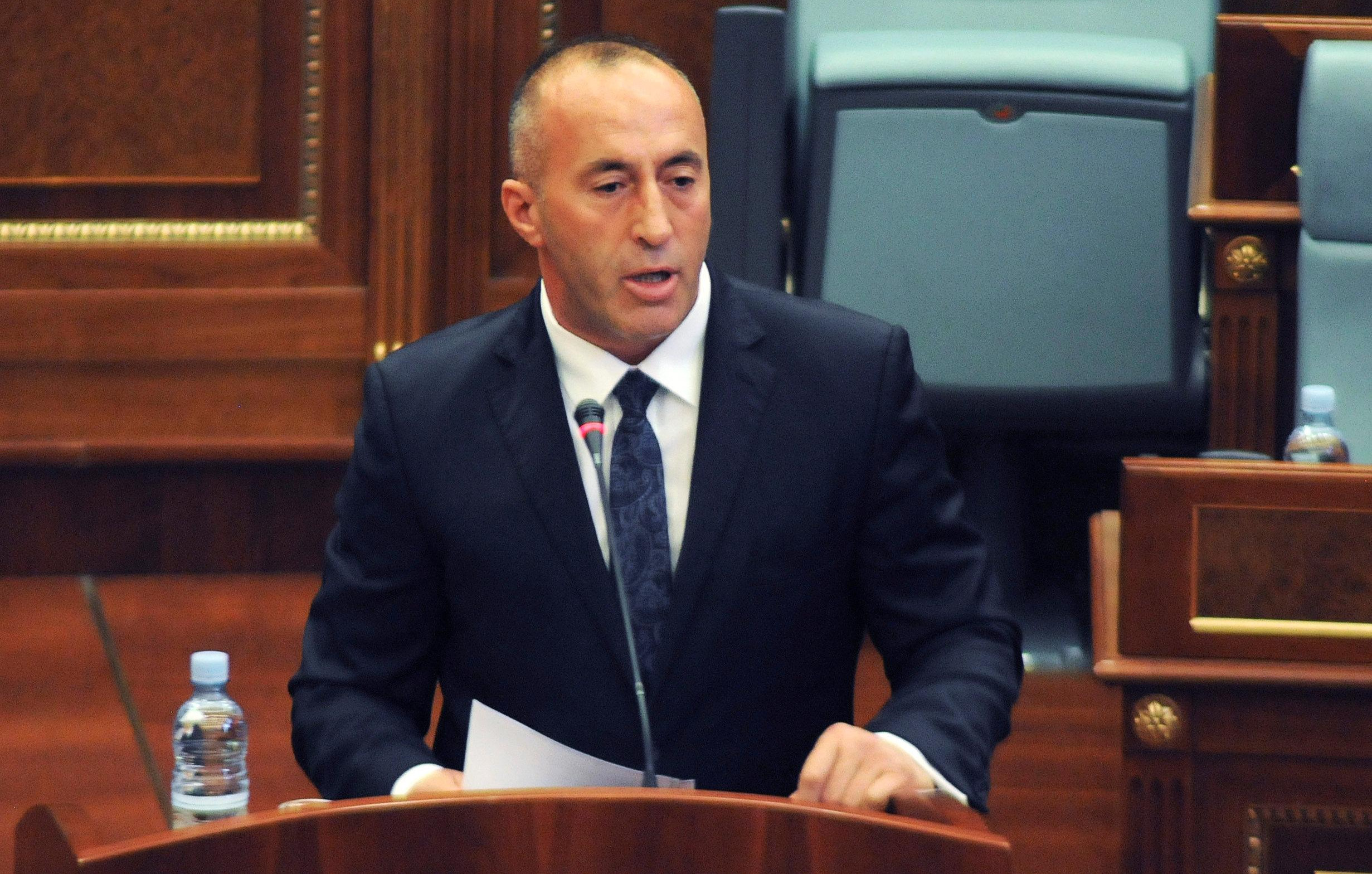 ŠTETOČINA! Premijer lažne države Kosovo opet provocira - HARADINAJ DELI PASOŠE ALBANCIMA U PREŠEVU!