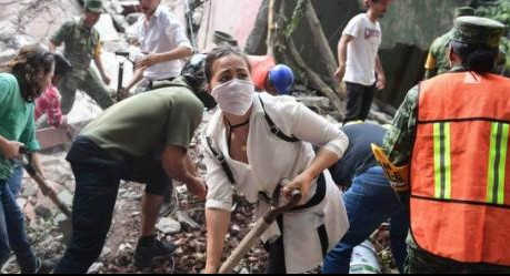 (VIDEO) MEKSIKO DAN POSLE KATAKLIZME: Najmanje 225 ljudi poginulo, volonteri, vojska i policija TRAGAJU ZA PREŽIVELIMA!