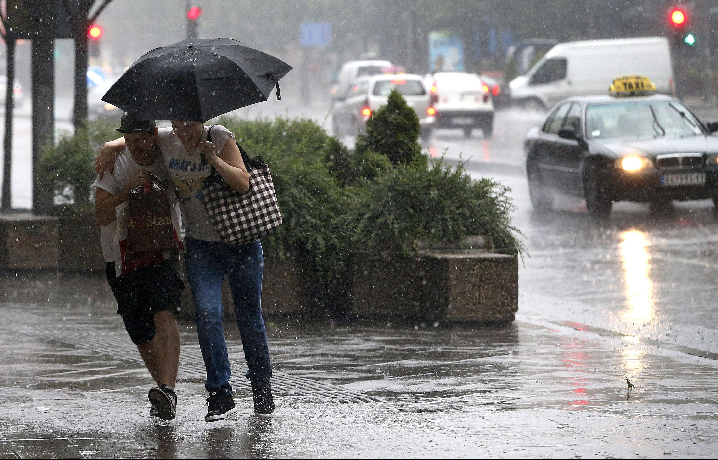 OPET SE NAMRČILO! Danas u Srbiji oblačno sa kišom i OSETNO HLADNIJE!