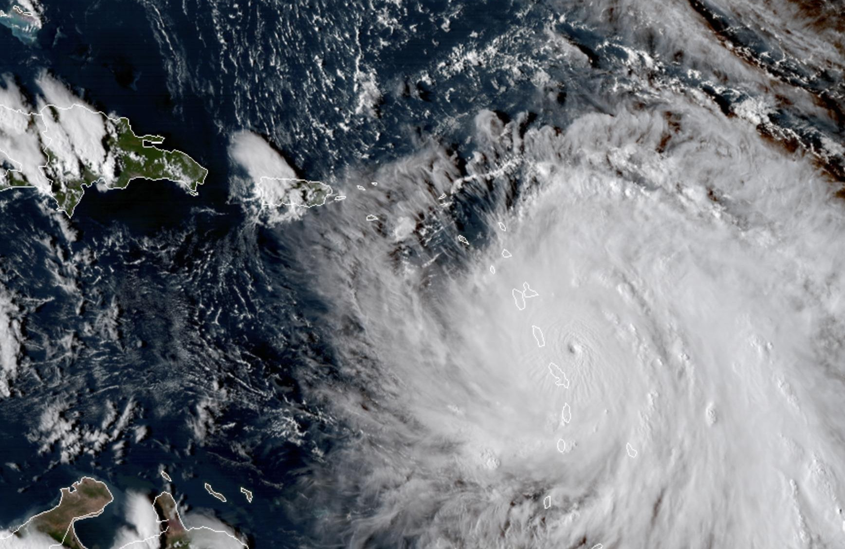 AMERIMA LAKNULO: Uragan ​Florens oslabio, sada je kategorija tri