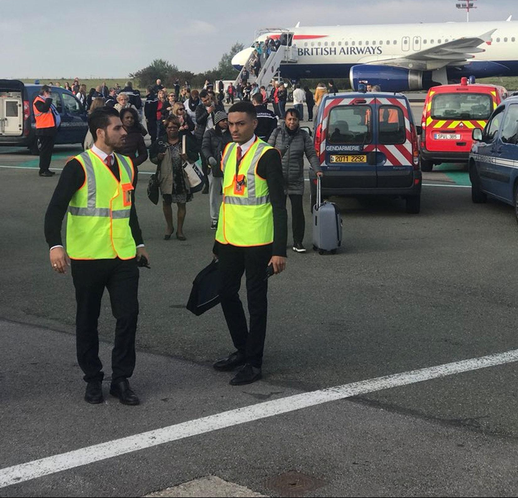 DŽABE EVAKUISANI: Lažna uzbuna na pariskom aerodromu Šarl de Gol!