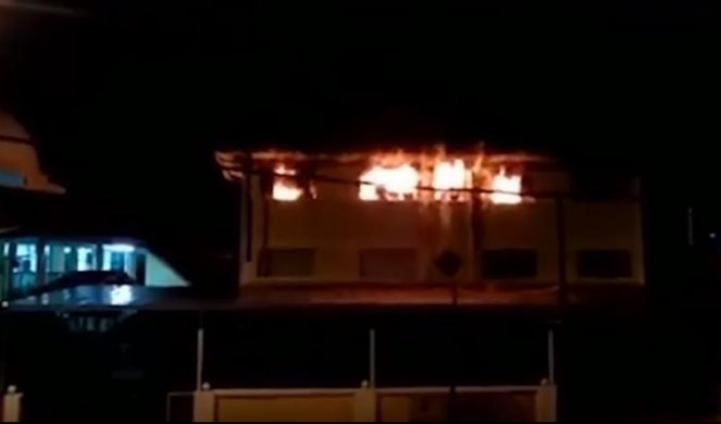 (VIDEO) NAJMANJE 25 UČENIKA POGINULO U POŽARU: Đaci izgoreli u internatu dok su čitali Kuran!