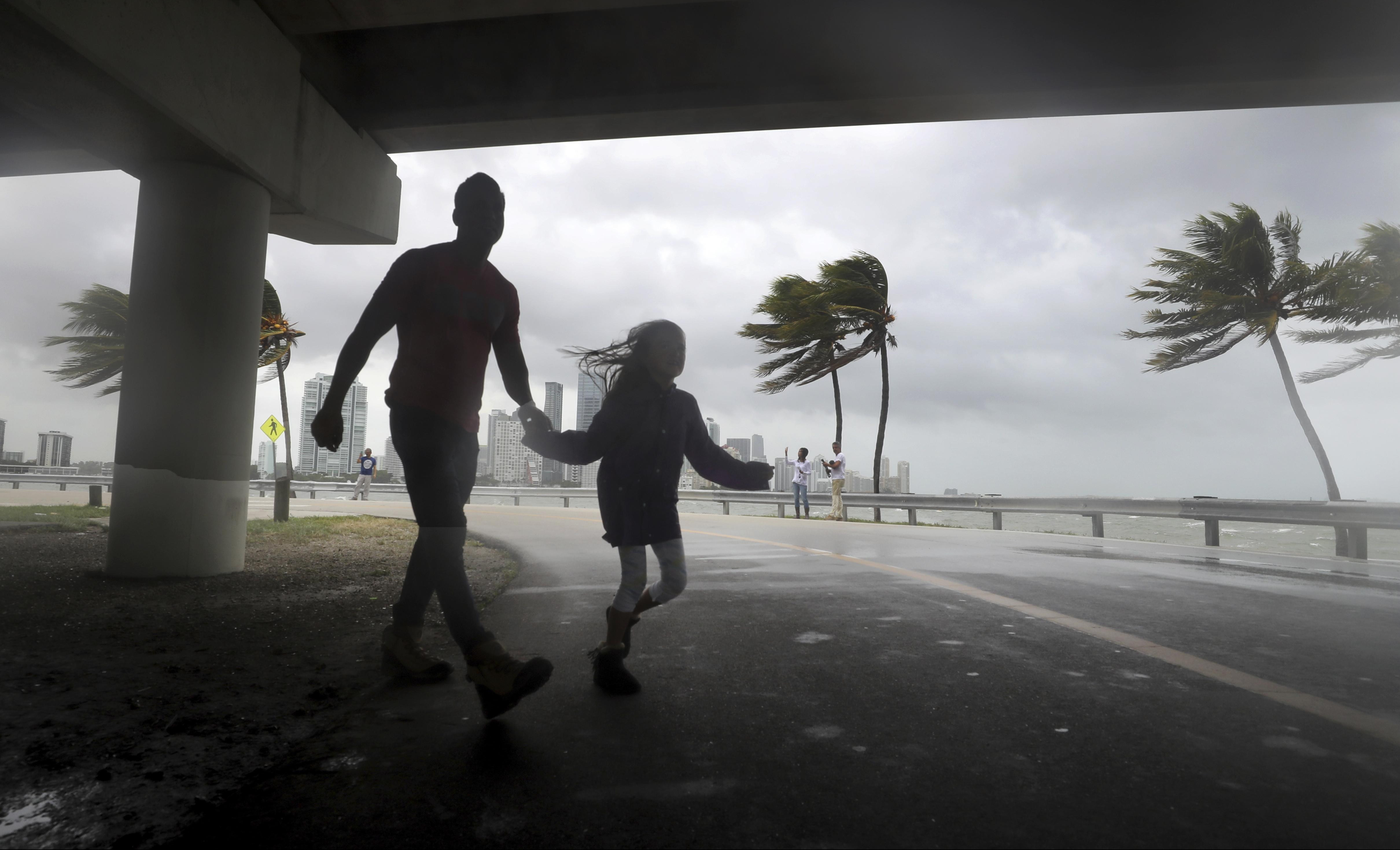 IRMA PROŠLA I POSEJALA SMRT! Uragan odneo 12 života na Floridi, ukupno 55!