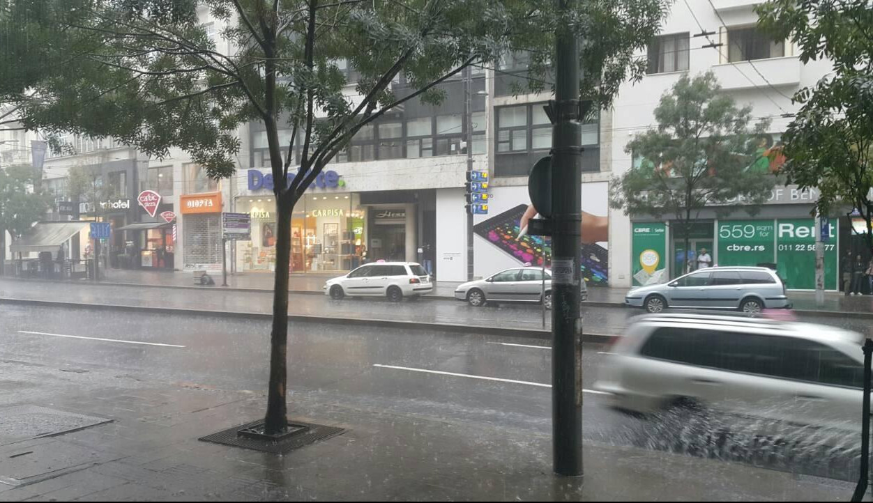 (VIDEO) PROVALA OBLAKA U BEOGRADU! Jaka kiša pogodila prestonicu!