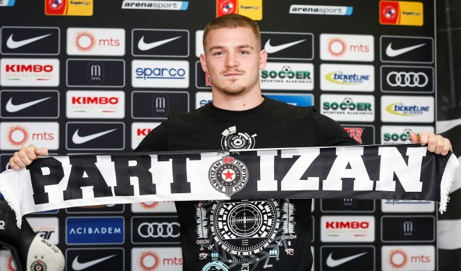 (FOTO) OŽEGOVIĆ ZABORAVIO ZVEZDU! Evo šta je napadač poručio nakon što je obukao dres Partizana!