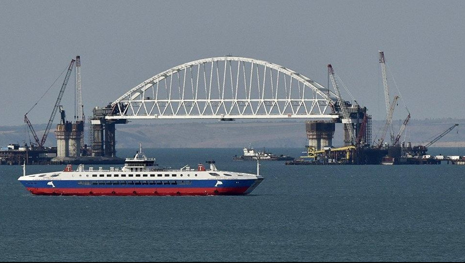 (VIDEO) NAPRAVIŠE GA BAĆUŠKE, ALAL VERA! Prvi brod prošao ispod Krimskog mosta!