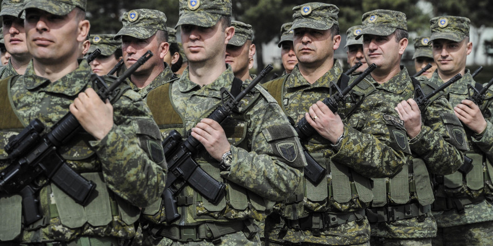 ŠIPTARI PRAVE VOJSKU I MINISTARSTVO ODBRANE KOSOVA: Beriša predložio transformaciju BSK u Oružane snage