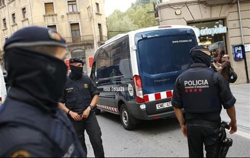 (FOTO/VIDEO) ŠPANIJA NA UDARU TERORISTA: Policija identifikovala tela trojice napadača, U TOKU JE POTERA ZA SAUČESNICIMA!