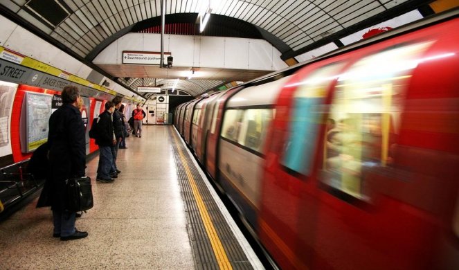 (VIDEO) HAOS U LONDONU: Eksplozija u vagonu, evakuisana metro stanica!