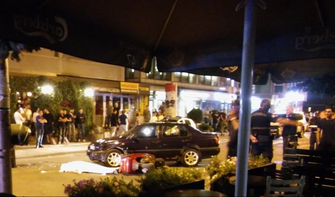 SMRT U CENTRU NOVOG PAZARA: Mladić poginuo u stravičnom sudaru motocikla i automobila!