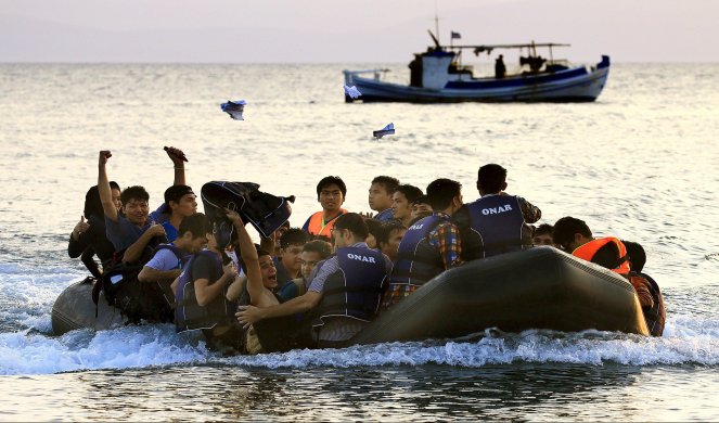 STRAŠNO! LEKARI BEZ GRANICA UPOZORAVAJU: Više od 100 migranata utopilo se kod obale Libije!