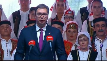 (FOTO) DIGLI SMO GLAVU, NIKOME NE DAMO DA NAS PONIŽAVA: Evo šta je predsednik Vučić poručio na Dan sećanja na stradale u Oluji!