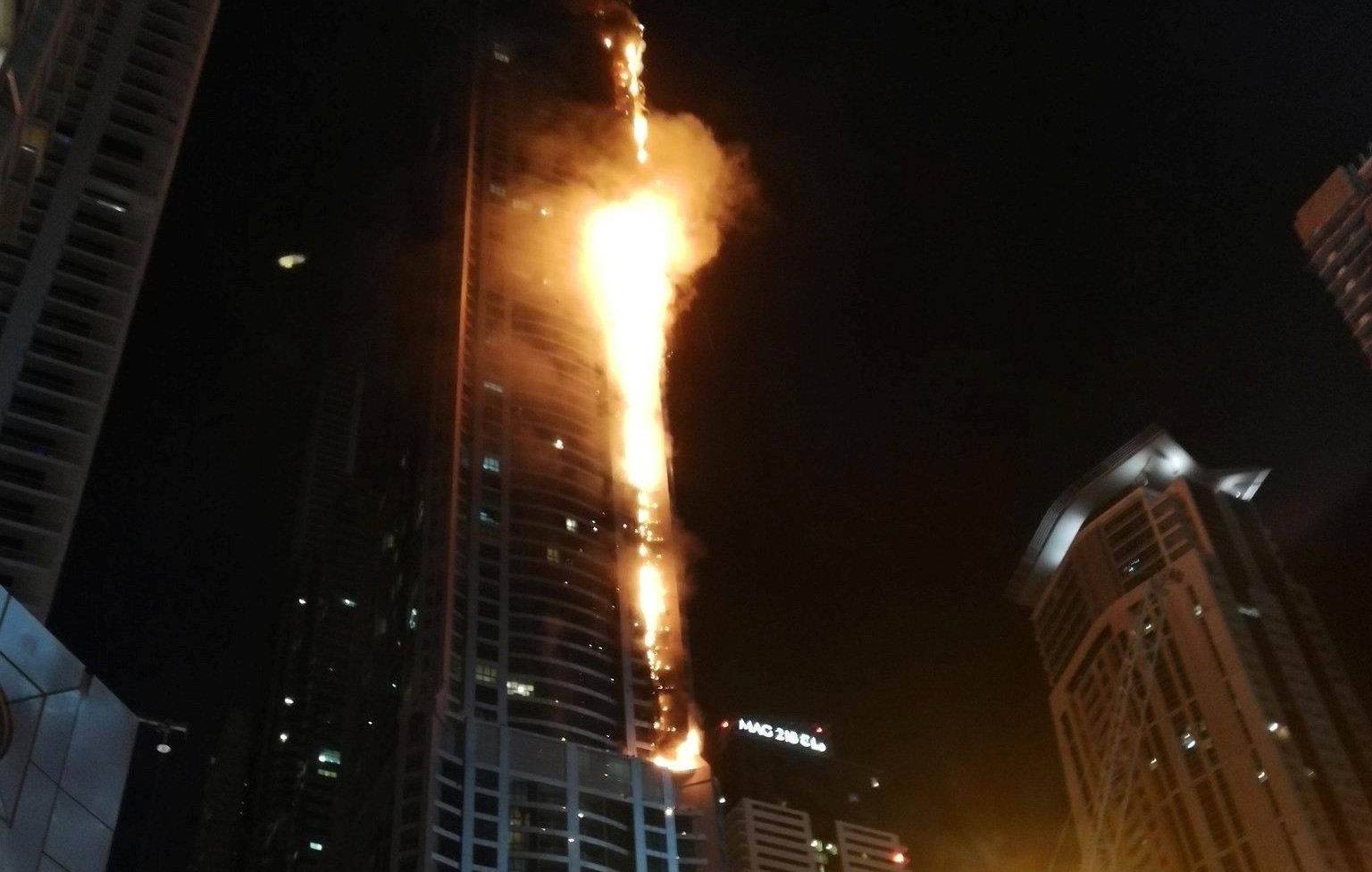 GORI SOLITER U DUBAIJU! Izbio požar u jednoj od najviših zgrada na svetu!
