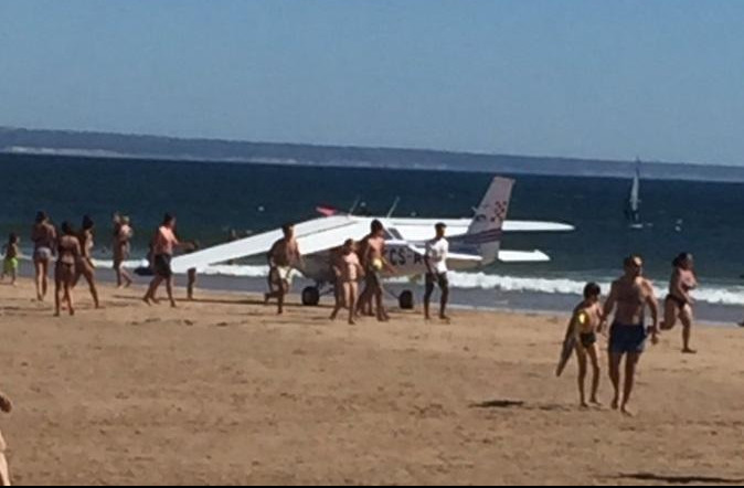 (FOTO) NESREĆA U LISABONU! Avion prinudno sleteo na plažu i UBIO ČOVEKA I DEVOJČICU!