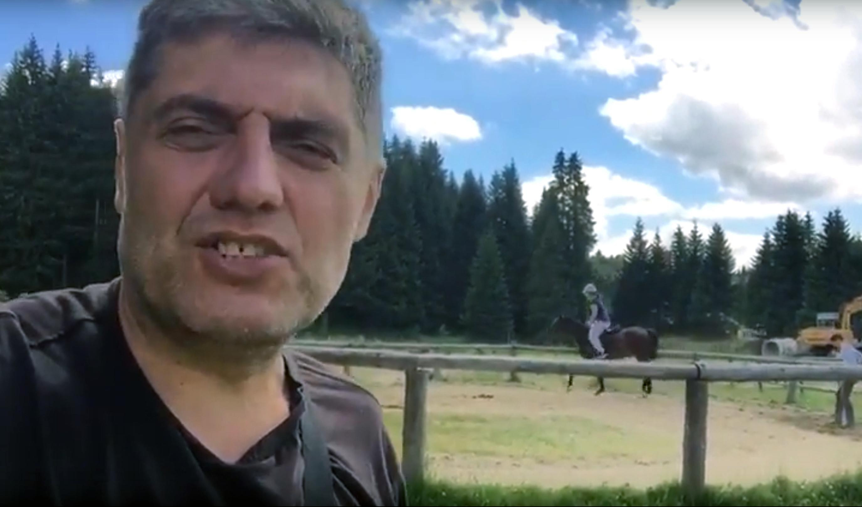 NA KONJA, BATO! Dr Miroljub Petrović preporučuje: JAHANJE JE ZAKON, kad uzjašete konja, KAO DA STE CARSKI SIN!