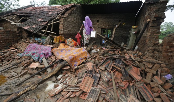 NOVI BILANS ŽRTAVA U INDIJI: Zbog poplava izazvanih monsunskim kišama život izgubilo najmanje 48 ljudi!
