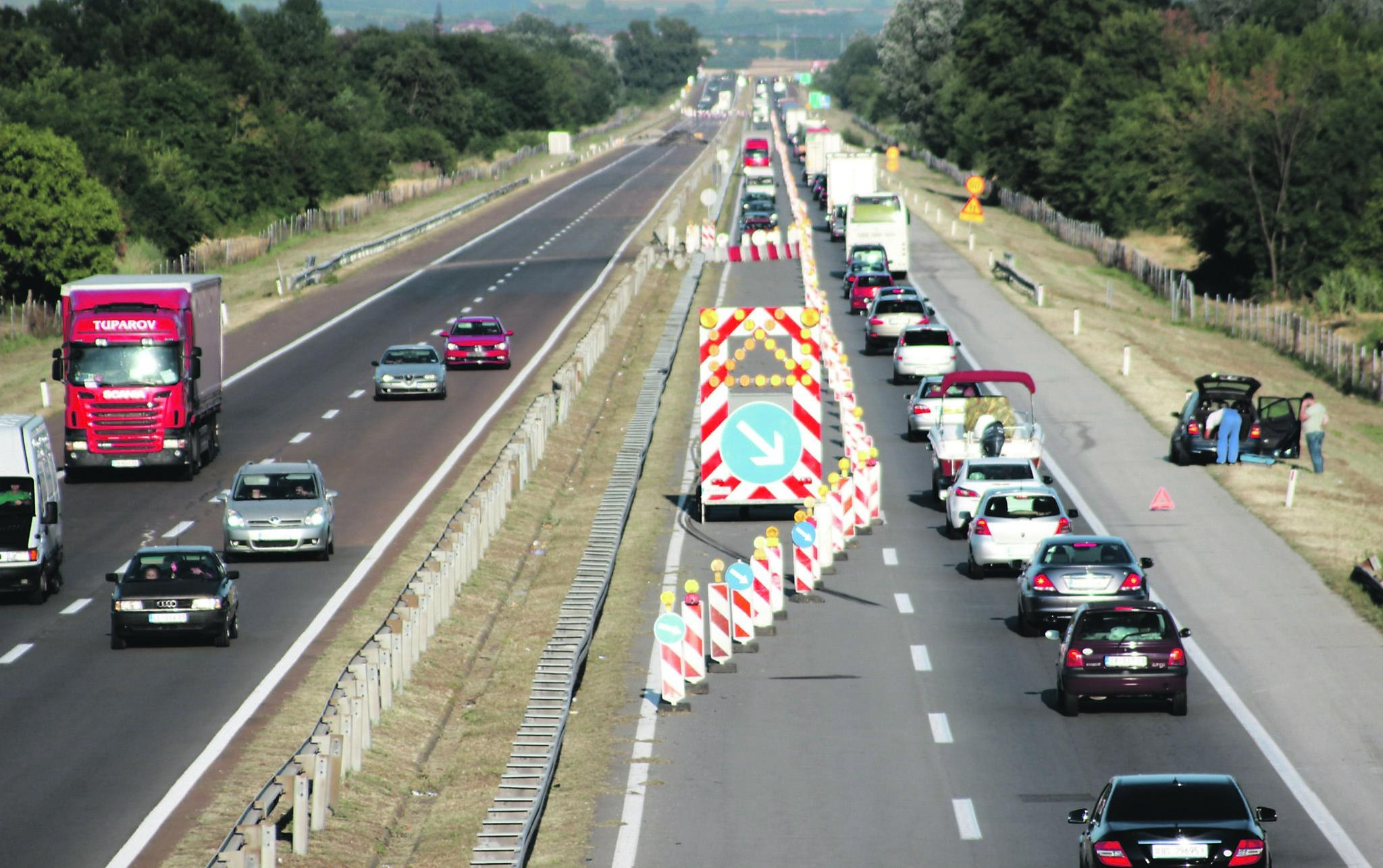 VOZITE OPREZNO ZBOG KIŠE: Intenzivniji saobraćaj ka Crnoj Gori, Bugarskoj i Makedoniji! 