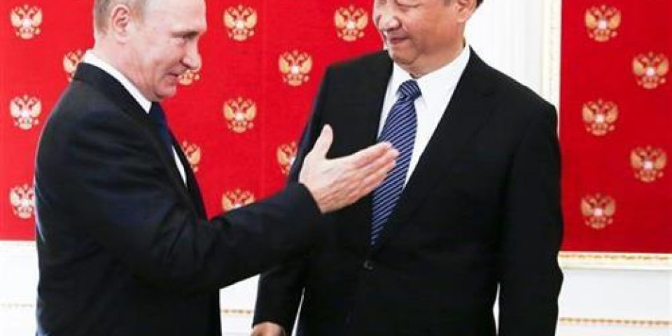ŠIRILI STE NATO I RUSIJU SATERALI U ČOŠAK, SADA IMATE ODGOVOR MOSKVE! Kineski diplomata otkrio i šta je krajnji cilj Zapada!