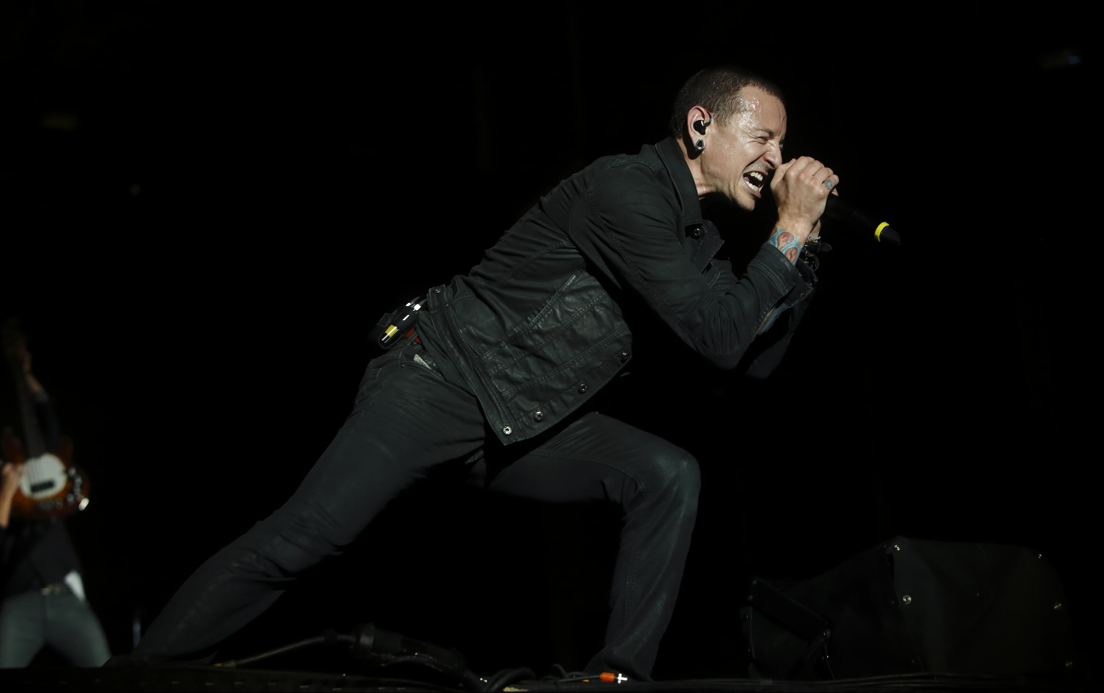 ŠOK U AMERICI! Pevač Linkin Parka se obesio, pronađen mrtav u kući!