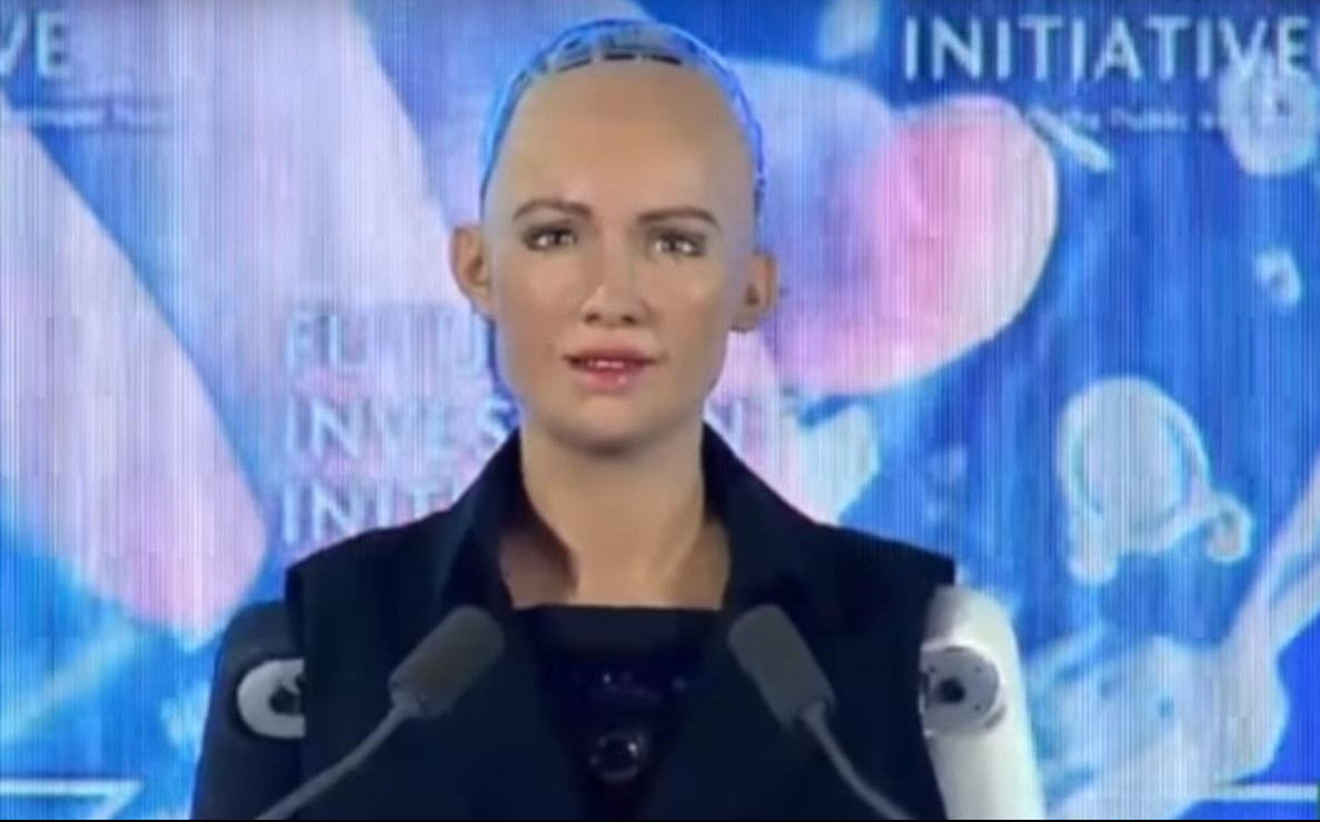 (VIDEO) DAN KOGA SMO SE PLAŠILI! Robot humanoid Sofija dobila državljanstvo Saudijske Arabije!