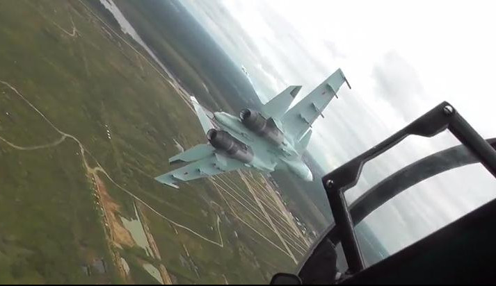 (VIDEO) ZAPADU SE LEDI KRV U ŽILAMA! Rusi pokazali ŠTA SVE MOŽE ZVER ZVANA "SU-30SM"!