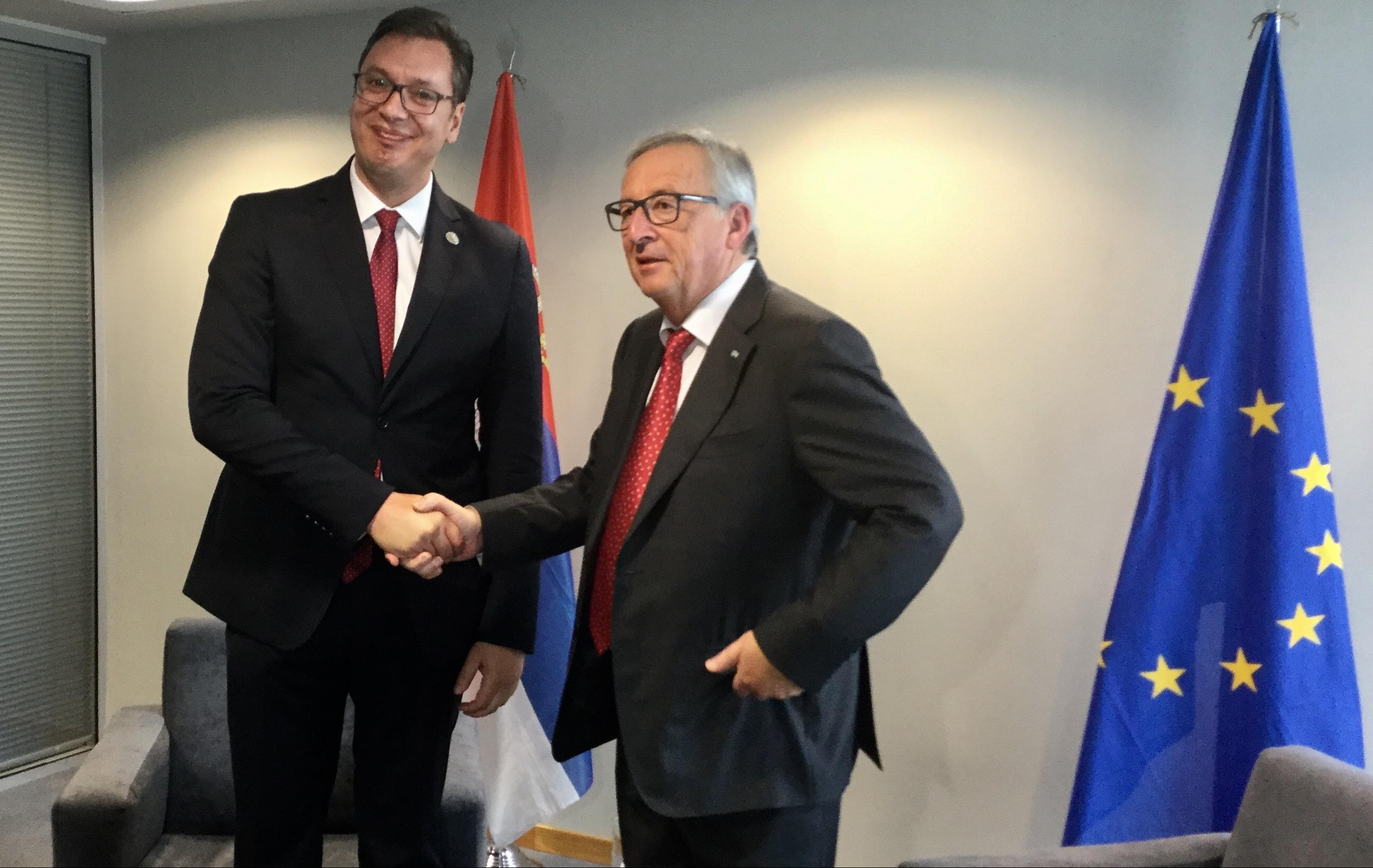 (FOTO) SRDAČAN SASTANAK U SOLUNU: Vučić razgovarao sa Junkerom!
