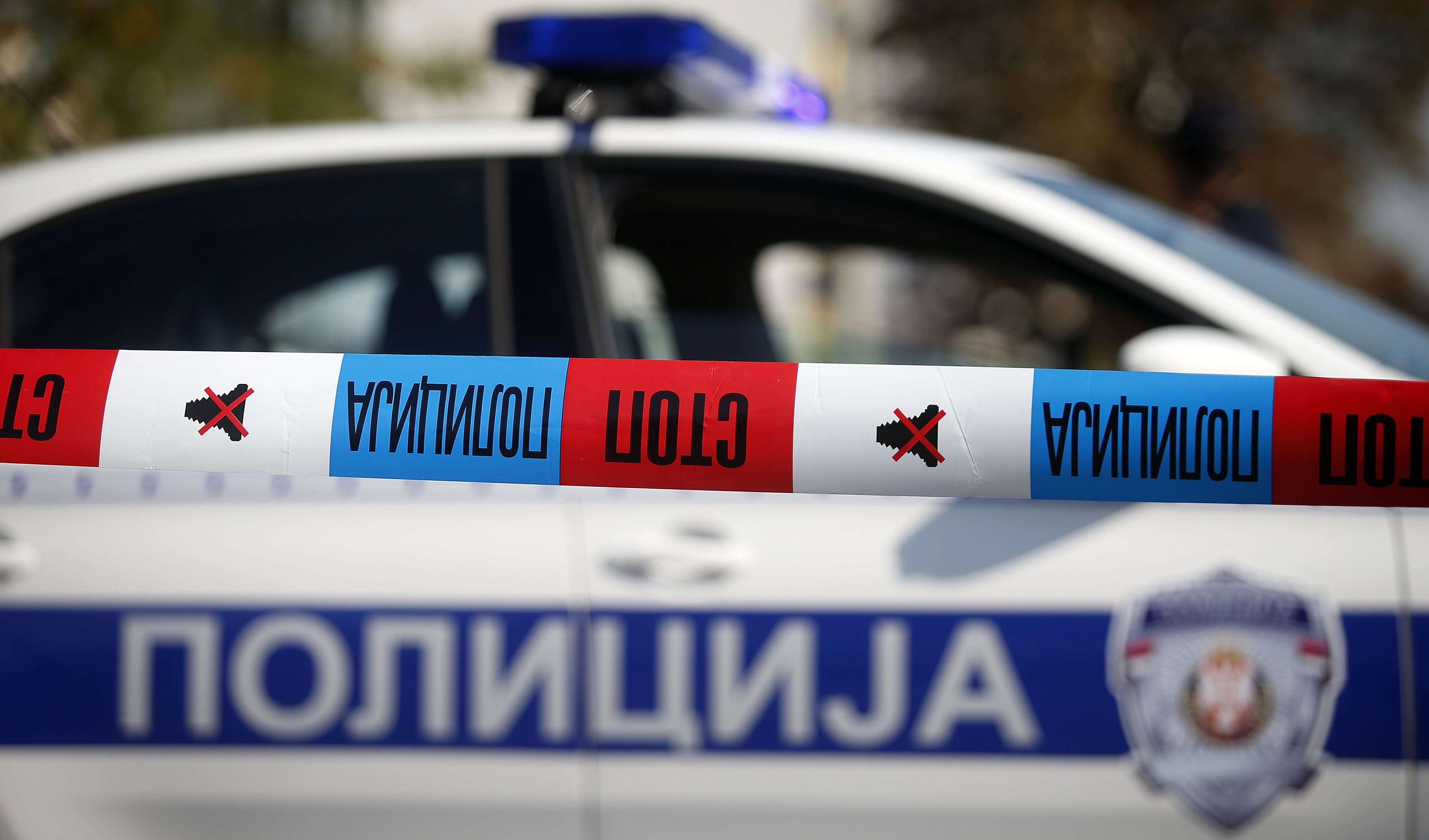 OPSADA U ŽARKOVU: Policija opkolila zgradu posle pucna koji se čuo iz stana!