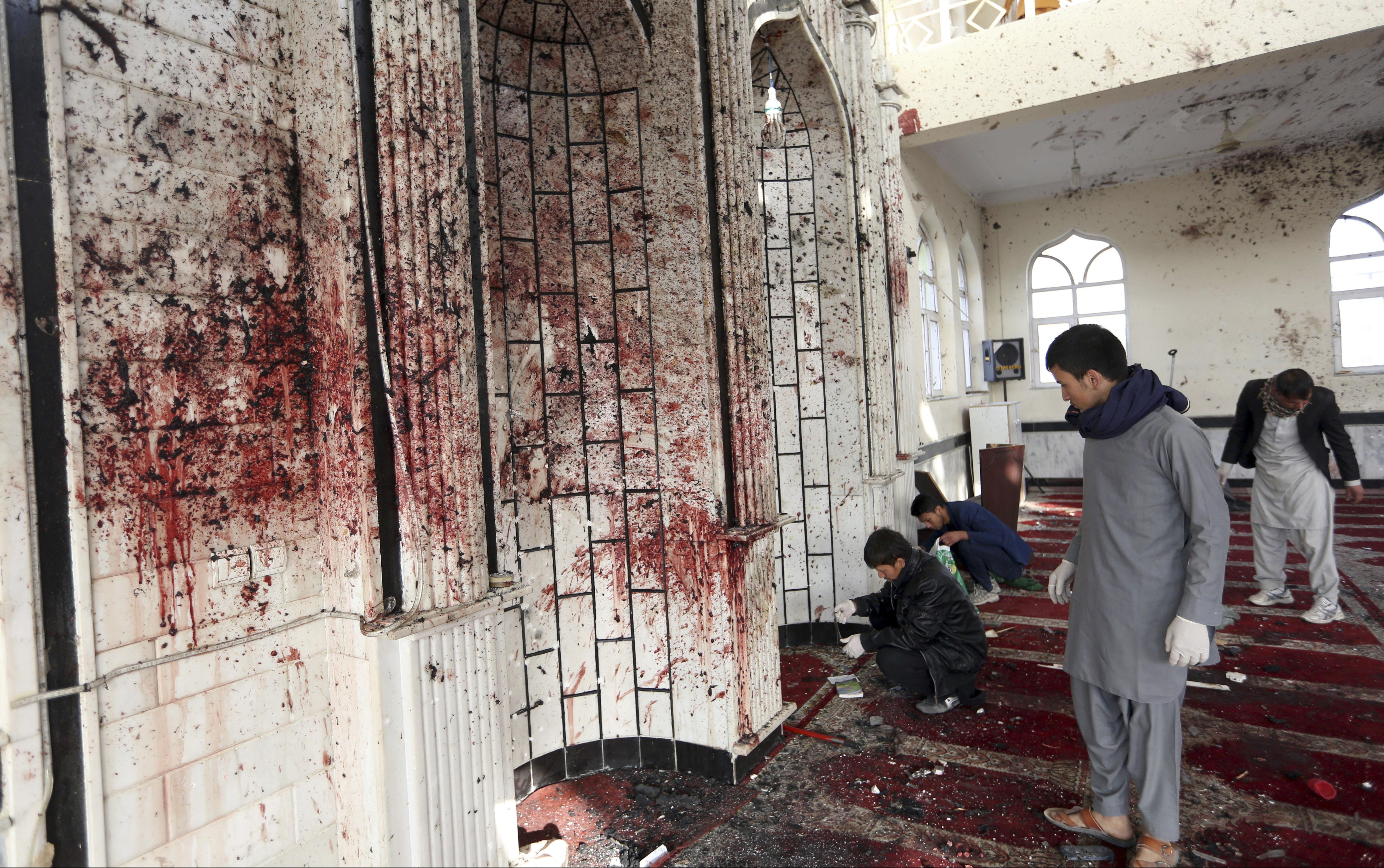 (UZNEMIRUJUĆI FOTO) 60 MRTVIH u dva napada na džamije u Avganistanu!