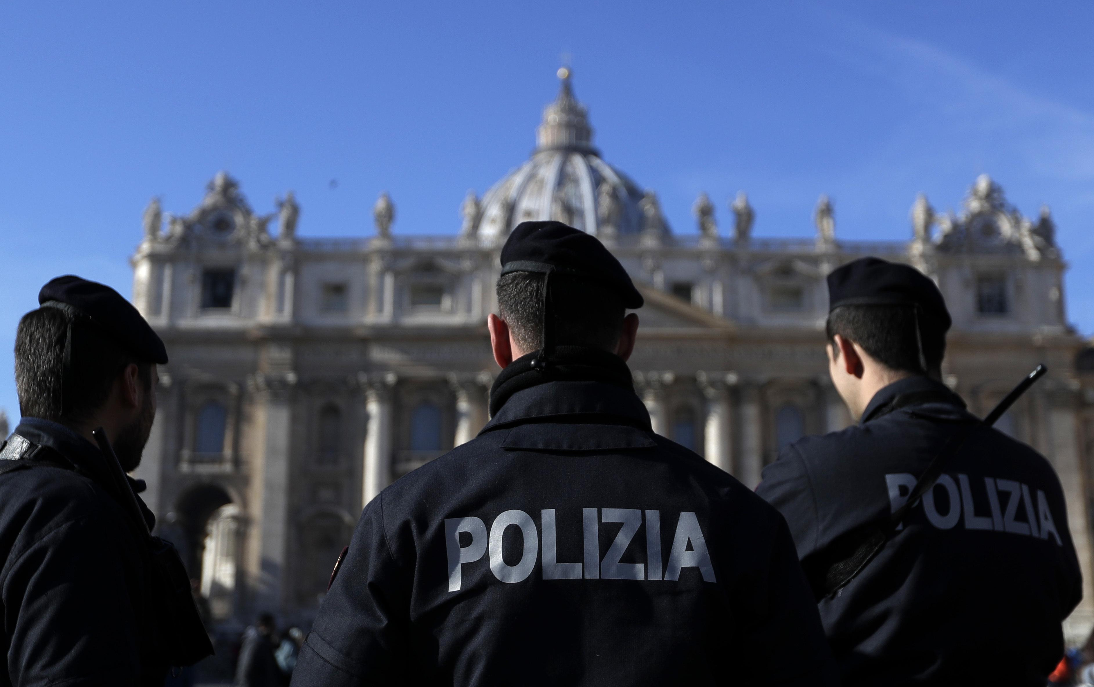 MERE BEZBEDNOSTI Italija pojačava prisustvo policije za predstojeće praznike!