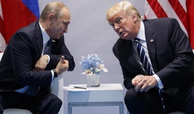 ZAZVONIO CRVENI TELEFON: Razgovarali Putin i Tramp!
