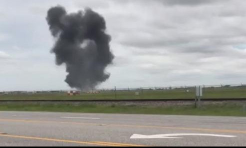 (VIDEO) AMERIČKI F-16 GOREO U VAZDUHU: Avion pao u Teksasu, pilot se katapultirao!