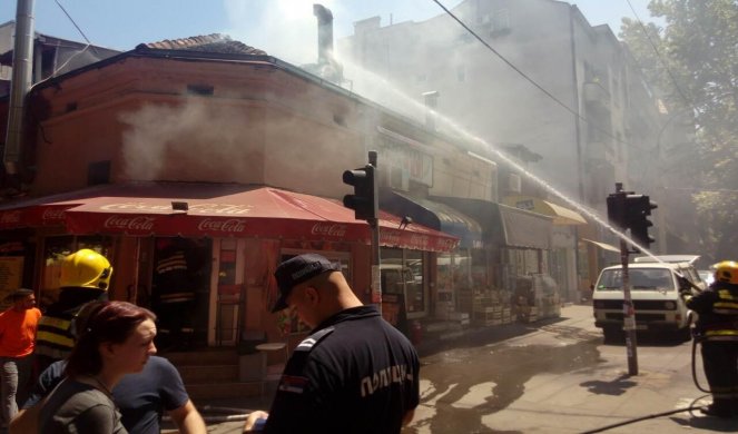 (FOTO/VIDEO) POŽAR U 27. MARTA! Pogledajte kako je vatra zahvatila ćevabdžinicu u centru Beograda!