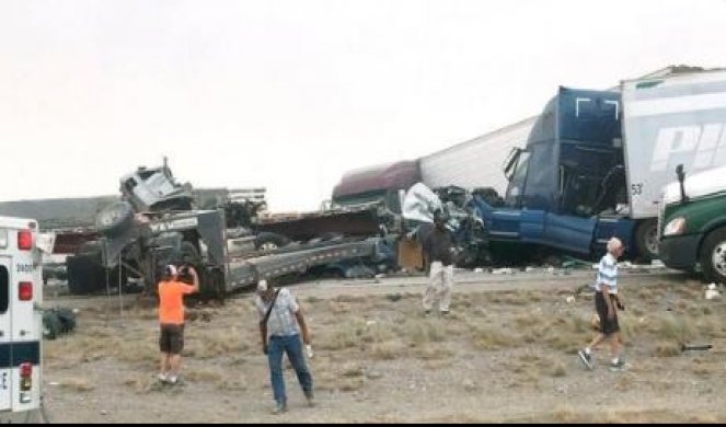 OPŠTI KARAMBOL: Šest žrtava lančanog sudara 25 vozila na autoputu u Novom Meksiku!