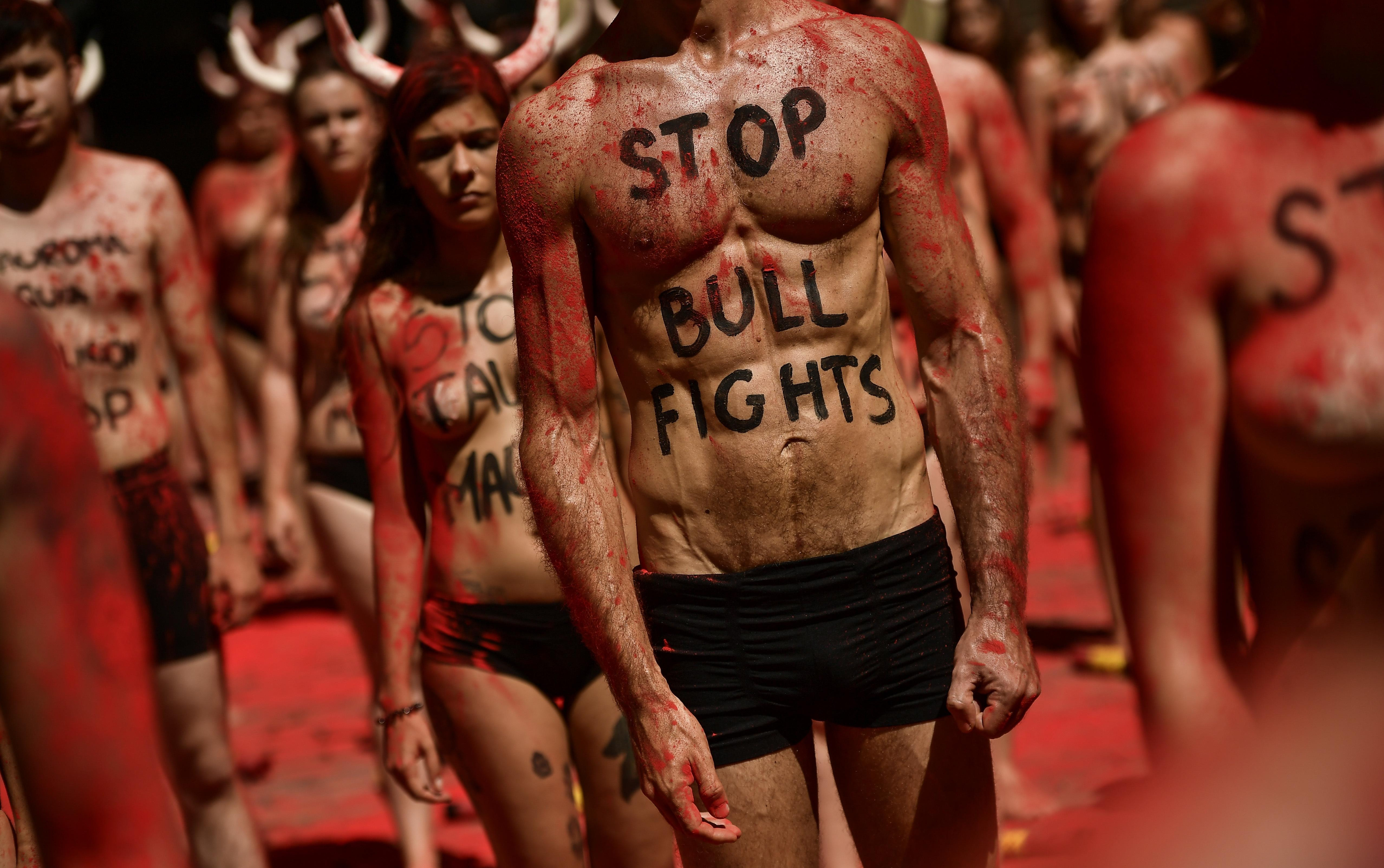 PROTEST U ŠPANIJI! Zaustavite ubijanja bikova u Pamploni!