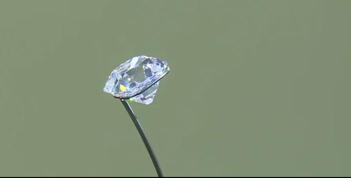 (FOTO) REDAK plavi dijamant prodat za 6,7 miliona dolara