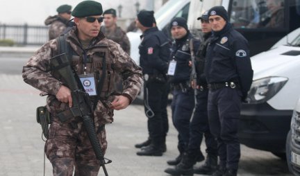 EKSPLOZIJA U TURSKOJ! 8 policajaca povređeno kada se njihovo vozilo približilo parkiranom kombiju na autoputu!
