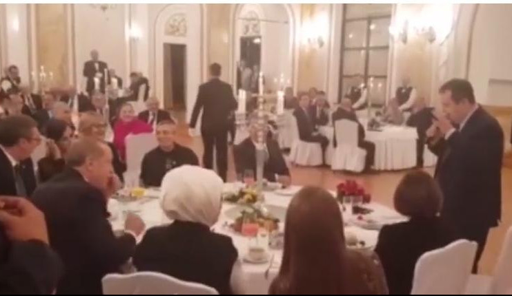 (VIDEO) VUČIĆ O PEVAČKOM NASTUPU ŠEFA DIPLOMATIJE: Dačić je pred Erdoganom pokazao šarm koji ja nemam!