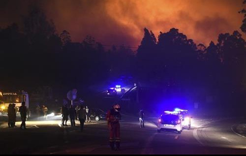 (FOTO) OFELIJA RAZBUKTALA POŽARE: Najmanje 32 osobe stradale u Portugalu, četiri u Španiji!