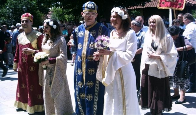FESTIVAL"KOFER SLOVA" U KRUŠEVCU: Uz srednjevekovno venčanje, viteški performans BIĆE I VAUČERA ZA LETOVANJE NA STAVROSU!
