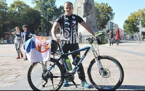 GDE GOD TI DA IGRAŠ TU SU TVOJI "GROBARI"! Kraljevčanin zbog Partizana biciklom krenuo u Albaniju!