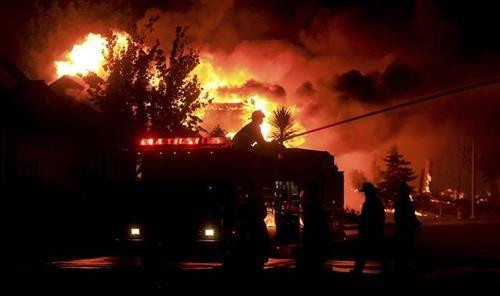 (VIDEO) VATRA GUTA SVE PRED SOBOM: Najmanje desetoro mrtvih u požarima u Kaliforniji!