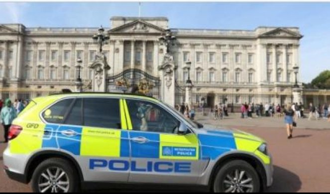 INCIDENT U LONDONU: Uhapšena zbog pokušaja upada u Bakingemsku palatu!