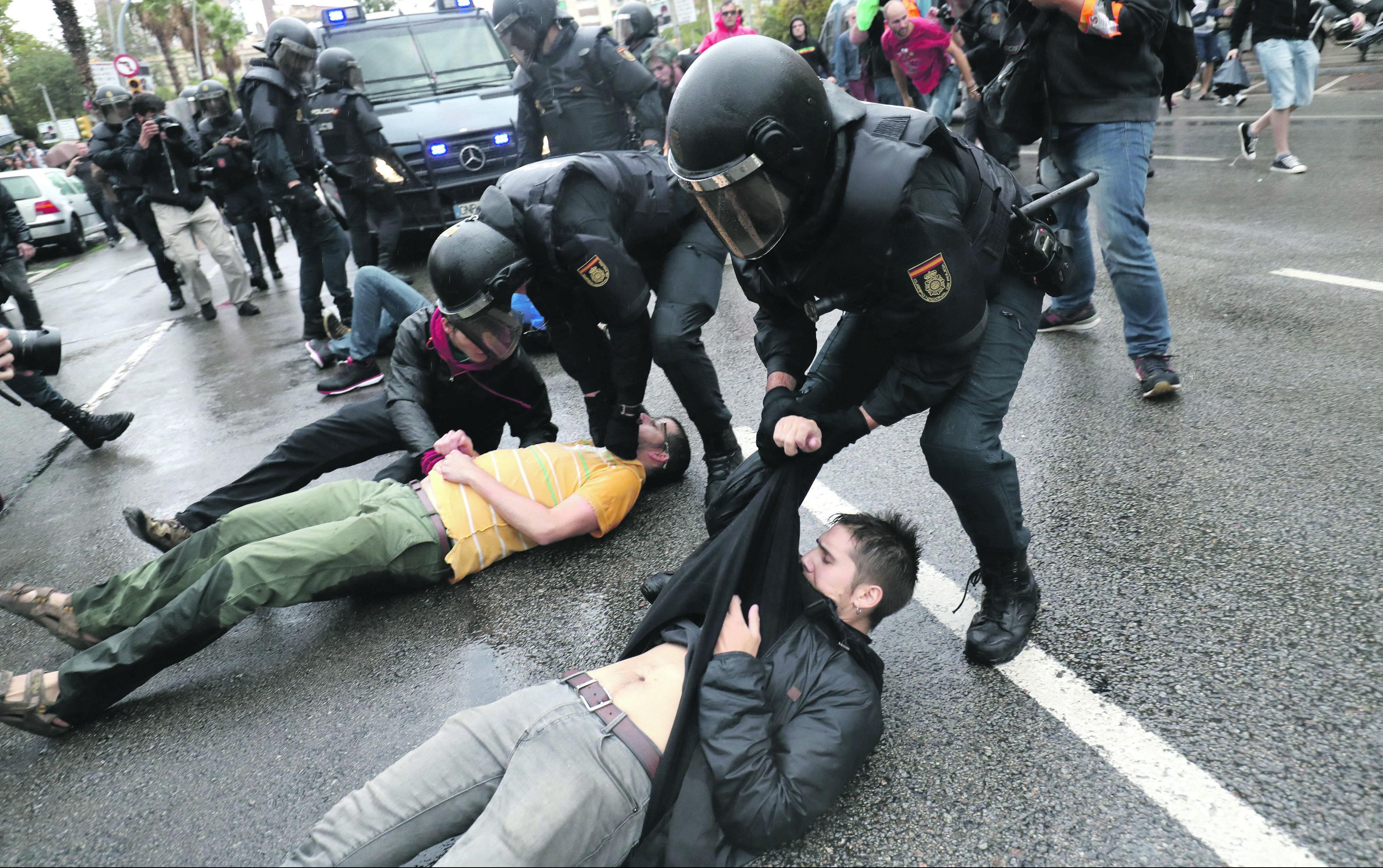 OPTUŽENI ZA IZAZIVANJE POBUNE: Visoki sud Španije produžio pritvor katalonskim liderima!!