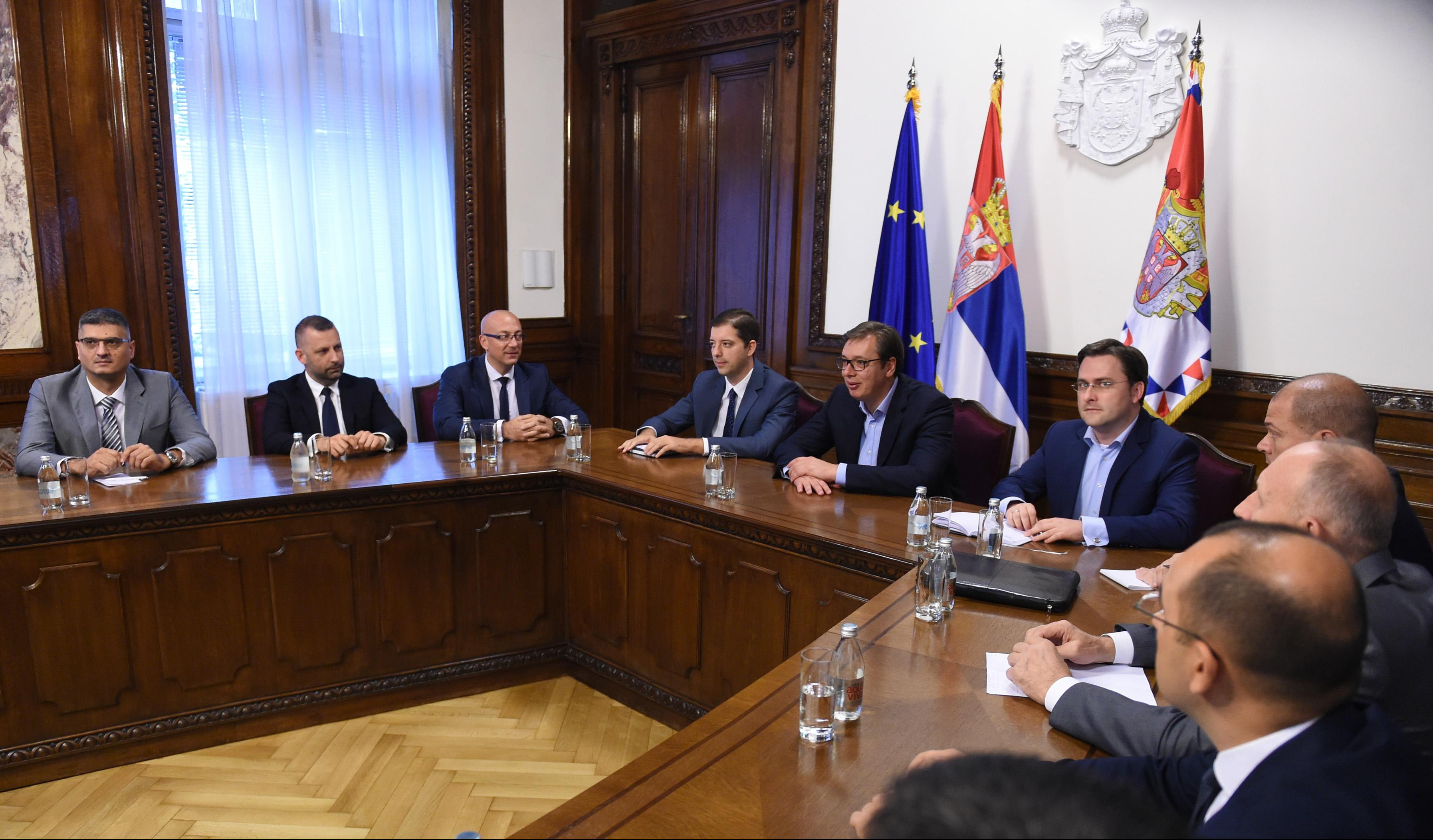 SRBI SA KiM stigli u Predsedništvo na sastanak sa Vučićem!