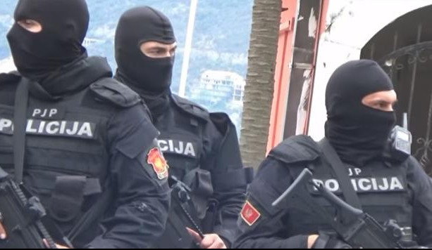 (VIDEO) POLICIJA UDARILA NA KAVAČKI I ŠKALJARSKI KLAN: Silovita akcija "Boka" sprovedena u Kotoru, Tivtu i Herceg Novom!