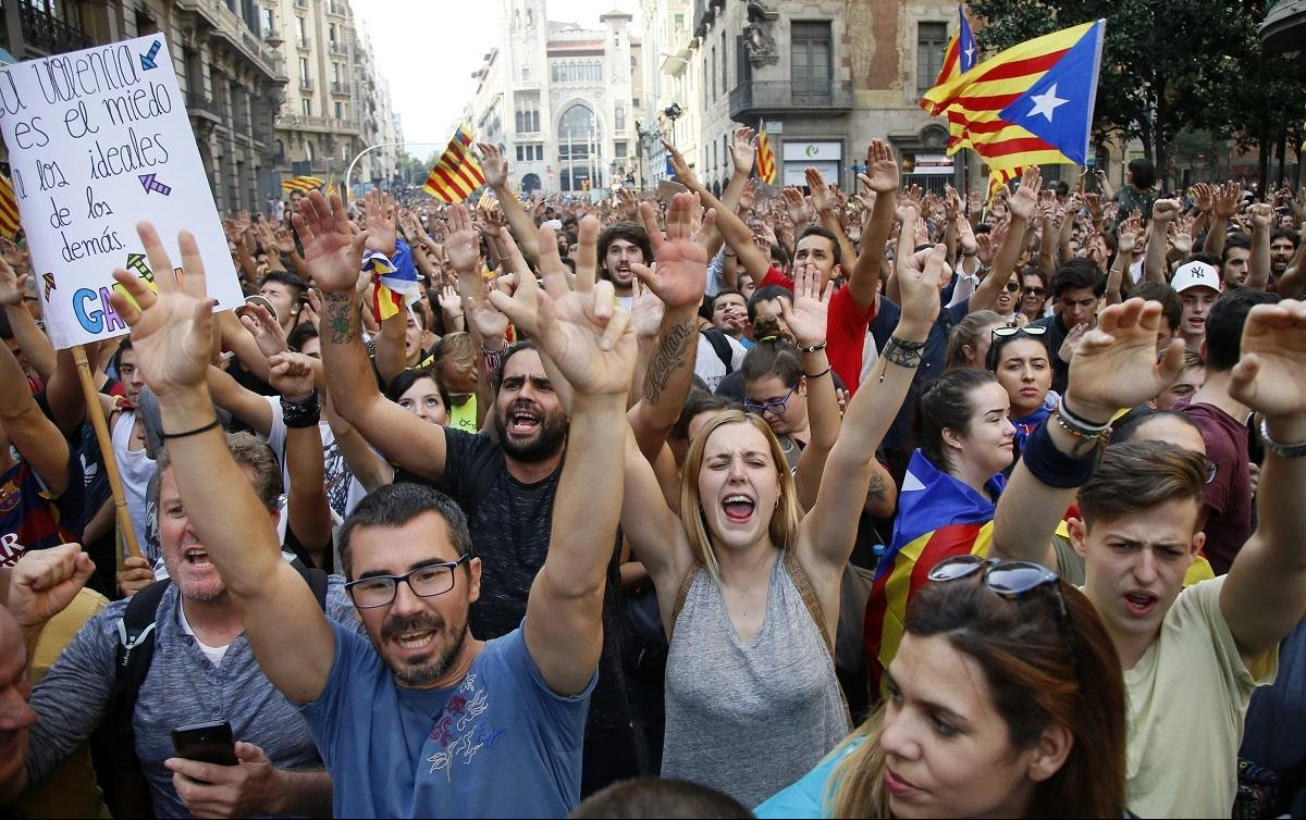 (VIDEO) NA ULICAMA BARSELONE 700.000 LJUDI: Širom Katalonije blokirani autoputevi, škole zatvorene, radnici u štrajku!